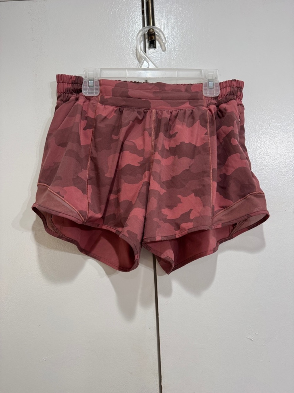 Lululemon Hotty Hot Camo Size 8 - Picture 5 of 6